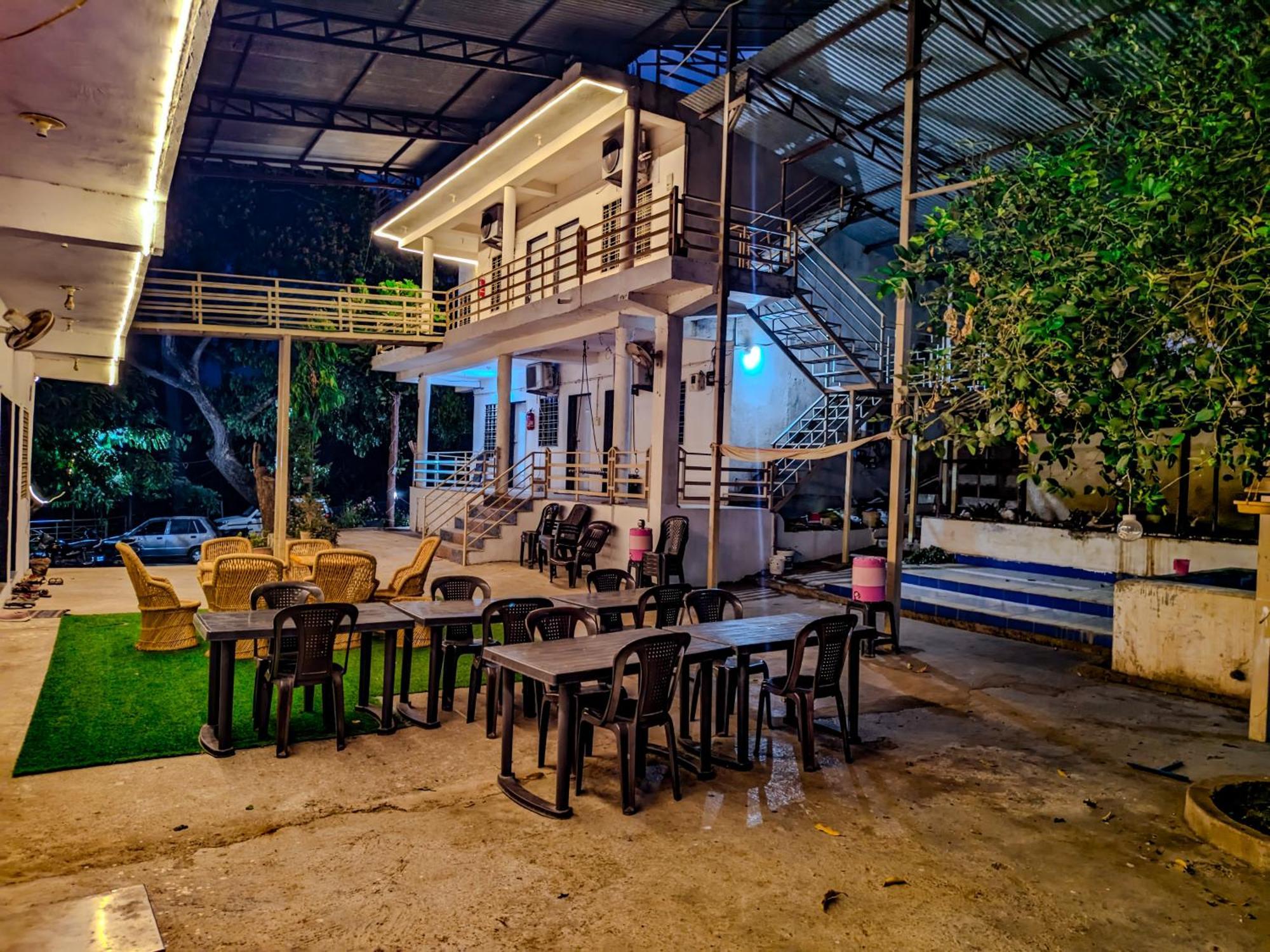 V J Farmstay Garudeshwar Exterior photo